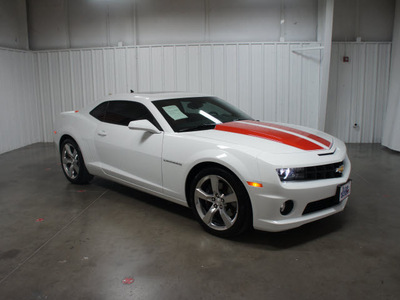 chevrolet camaro 2010 white coupe ss gasoline 8 cylinders rear wheel drive automatic 76108