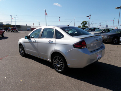 ford focus 2011 silver sedan sport ses gasoline 4 cylinders front wheel drive automatic with overdrive 55321