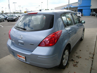 nissan versa 2012 lt  blue hatchback gasoline 4 cylinders front wheel drive automatic 46219