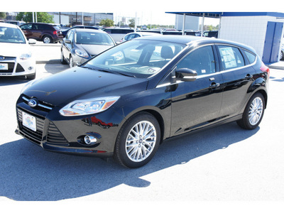 ford focus 2012 black hatchback sel gasoline 4 cylinders front wheel drive 6 speed automatic 77388