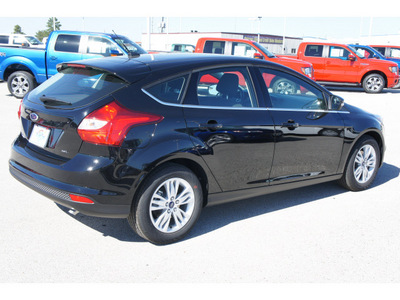 ford focus 2012 black hatchback sel gasoline 4 cylinders front wheel drive 6 speed automatic 77388