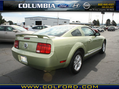 ford mustang 2005 dk  green coupe v6 deluxe gasoline 6 cylinders rear wheel drive 5 speed manual 98632