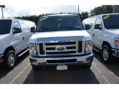 ford econoline wagon 2011 white van e 350 sd xlt flex fuel 8 cylinders rear wheel drive automatic with overdrive 08902