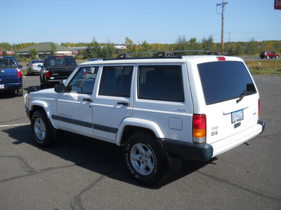 jeep cherokee 2001 white suv sport gasoline 6 cylinders 4 wheel drive automatic with overdrive 55811