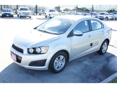 chevrolet sonic 2012 silver sedan ls gasoline 4 cylinders front wheel drive 6 speed manual 77090