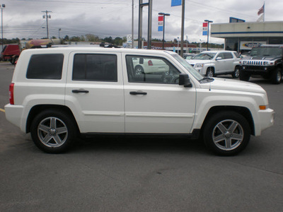 jeep patriot 2007 white suv limited gasoline 4 cylinders 4 wheel drive 5 speed manual 13502