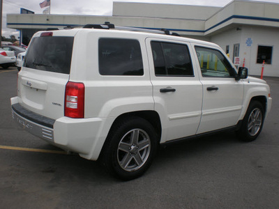 jeep patriot 2007 white suv limited gasoline 4 cylinders 4 wheel drive 5 speed manual 13502