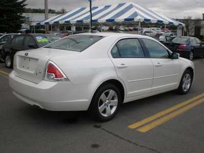 ford fusion 2009 white sedan se gasoline 4 cylinders front wheel drive automatic 13502