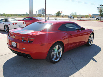 chevrolet camaro 2011 red coupe ss gasoline 8 cylinders rear wheel drive 6 speed manual 76087