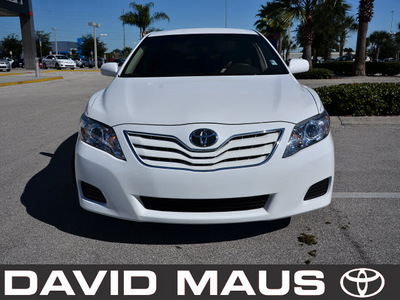 toyota camry 2011 white sedan gasoline 4 cylinders front wheel drive automatic 32771