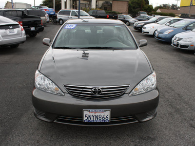toyota camry 2005 gray sedan le gasoline 4 cylinders front wheel drive automatic 94010