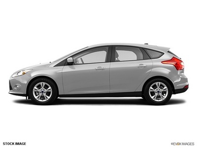 ford focus 2012 silver hatchback se gasoline 4 cylinders front wheel drive not specified 56301