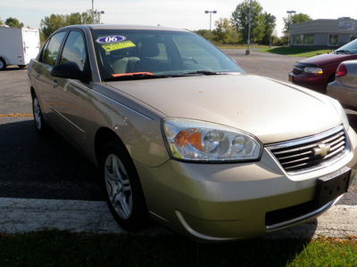 chevrolet malibu 2006 gold sedan ls gasoline 6 cylinders front wheel drive automatic 14224