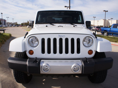 jeep wrangler 2011 white suv sahara gasoline 6 cylinders 4 wheel drive automatic with overdrive 76018