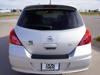 nissan versa 2011 silver hatchback 1 8 sl gasoline 4 cylinders front wheel drive automatic with overdrive 76018