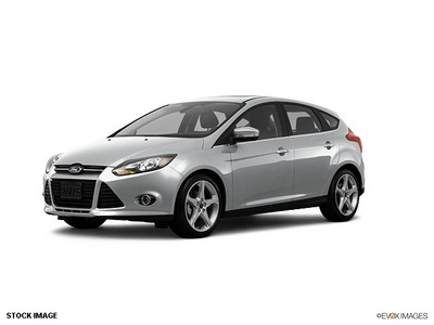ford focus 2012 silver hatchback titanium gasoline 4 cylinders front wheel drive 6 speed automatic 77388