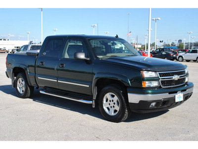 chevrolet silverado 1500 2006 dk  green lt z71 gasoline 8 cylinders 4 wheel drive automatic with overdrive 77388