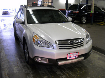 subaru outback 2010 white wagon 2 5i limited gasoline 4 cylinders all whee drive automatic 14580