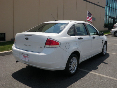 ford focus 2008 white sedan se gasoline 4 cylinders front wheel drive automatic 07012