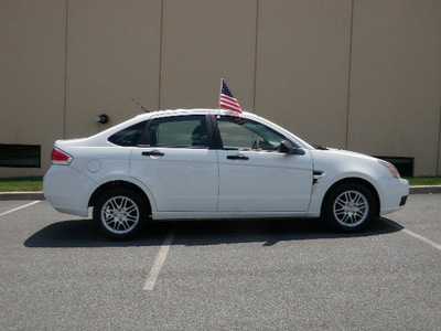 ford focus 2008 white sedan se gasoline 4 cylinders front wheel drive automatic 07012