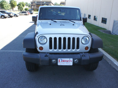 jeep wrangler 2009 silver suv auto,4x4,a c,removeable top gasoline 6 cylinders 4 wheel drive 07012