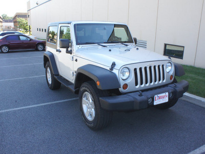 jeep wrangler 2009 silver suv auto,4x4,a c,removeable top gasoline 6 cylinders 4 wheel drive 07012