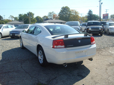 dodge charger 2010 white sedan sxt gasoline 6 cylinders rear wheel drive automatic 45324