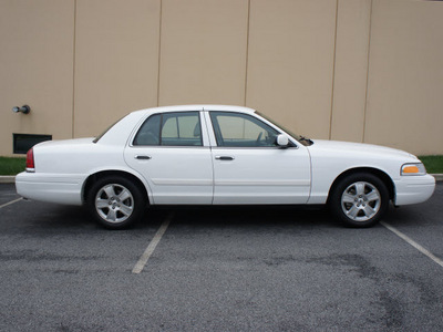 ford crown victoria 2011 white sedan lx,lthr flex fuel 8 cylinders rear wheel drive automatic 07012