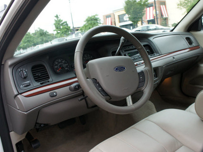 ford crown victoria 2011 white sedan lx,lthr flex fuel 8 cylinders rear wheel drive automatic 07012