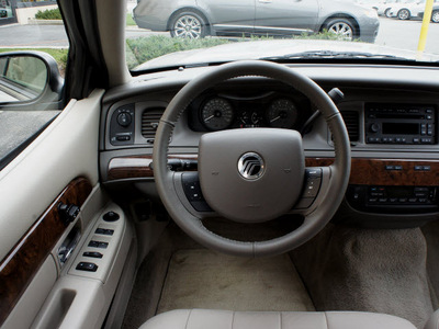 mercury grand marquis 2009 lt  gray sedan ls ultimate edition gasoline 8 cylinders rear wheel drive automatic with overdrive 07012