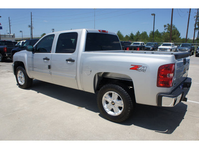 chevrolet silverado 1500 2011 silver flex fuel 8 cylinders 4 wheel drive 6 spd auto whls,4 18in x 77090