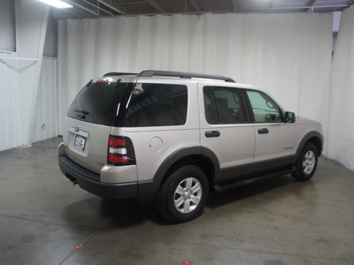 ford explorer 2006 gray suv xlt gasoline 6 cylinders 4 wheel drive automatic with overdrive 76108