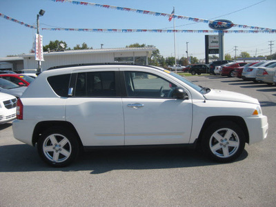 jeep compass 2008 white suv sport gasoline 4 cylinders 4 wheel drive autostick 62863