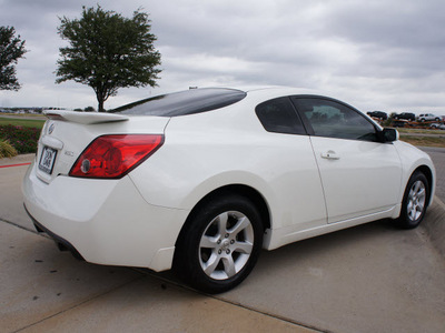 nissan altima 2009 white coupe 2 5 s gasoline 4 cylinders front wheel drive automatic 76018