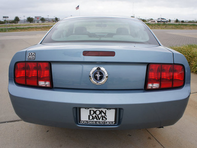 ford mustang 2005 lt  blue coupe v6 deluxe gasoline 6 cylinders rear wheel drive automatic with overdrive 76018