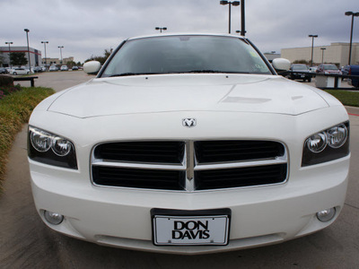 dodge charger 2010 white sedan r t gasoline 8 cylinders rear wheel drive automatic 76018