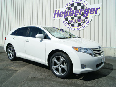 toyota venza 2009 white wagon gasoline 6 cylinders all whee drive automatic 80905