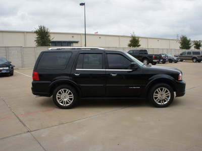 lincoln navigator 2006 black suv luxury gasoline 8 cylinders 4 wheel drive automatic 76108