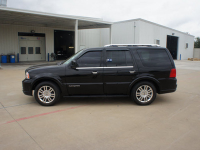 lincoln navigator 2006 black suv luxury gasoline 8 cylinders 4 wheel drive automatic 76108