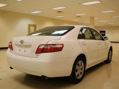 toyota camry 2007 white sedan le gasoline 4 cylinders front wheel drive automatic 27707
