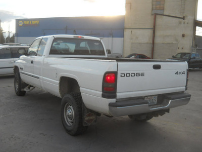 dodge ram 2500 2001 white slt diesel 6 cylinders 4 wheel drive 5 speed manual 99212