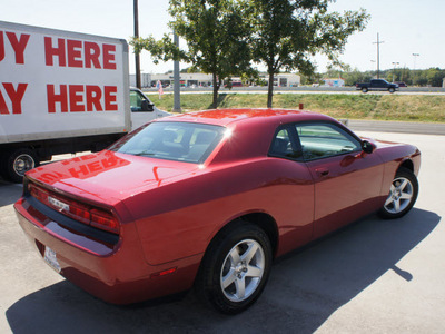 dodge challenger 2010 dk  red coupe se gasoline 6 cylinders rear wheel drive automatic 76205