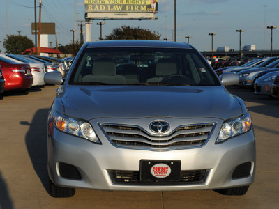 toyota camry 2011 silver sedan le gasoline 4 cylinders front wheel drive shiftable automatic 75228