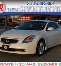 nissan altima 2008 white coupe 3 5 se gasoline 6 cylinders front wheel drive shiftable automatic 75228