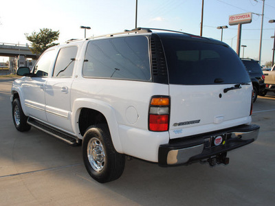 chevrolet suburban 2006 white suv ls 2500 gasoline 8 cylinders rear wheel drive automatic 75228