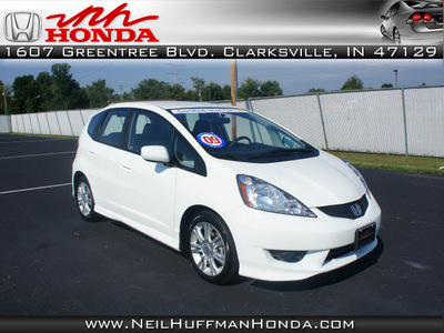honda fit 2009 white hatchback sport gasoline 4 cylinders front wheel drive 5 speed automatic 47129