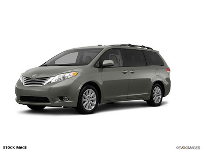 toyota sienna 2012 green van le 8 passenger gasoline 6 cylinders front wheel drive automatic 55448