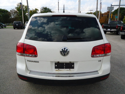 volkswagen touareg 2006 white suv v6 gasoline 6 cylinders all whee drive automatic 60007