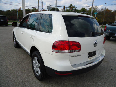 volkswagen touareg 2006 white suv v6 gasoline 6 cylinders all whee drive automatic 60007