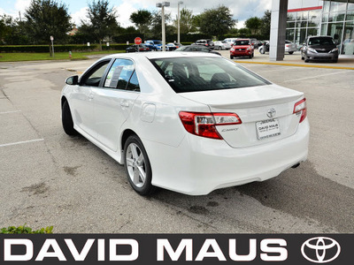 toyota camry 2012 white sedan se 4 cylinders front wheel drive automatic 32771